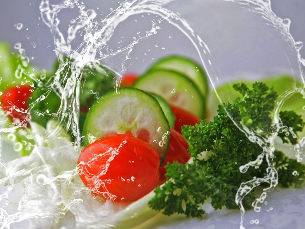 Friss zöldségek vízsugárban