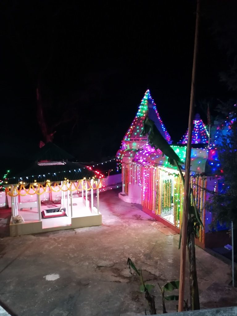 A feldíszített Siva templom