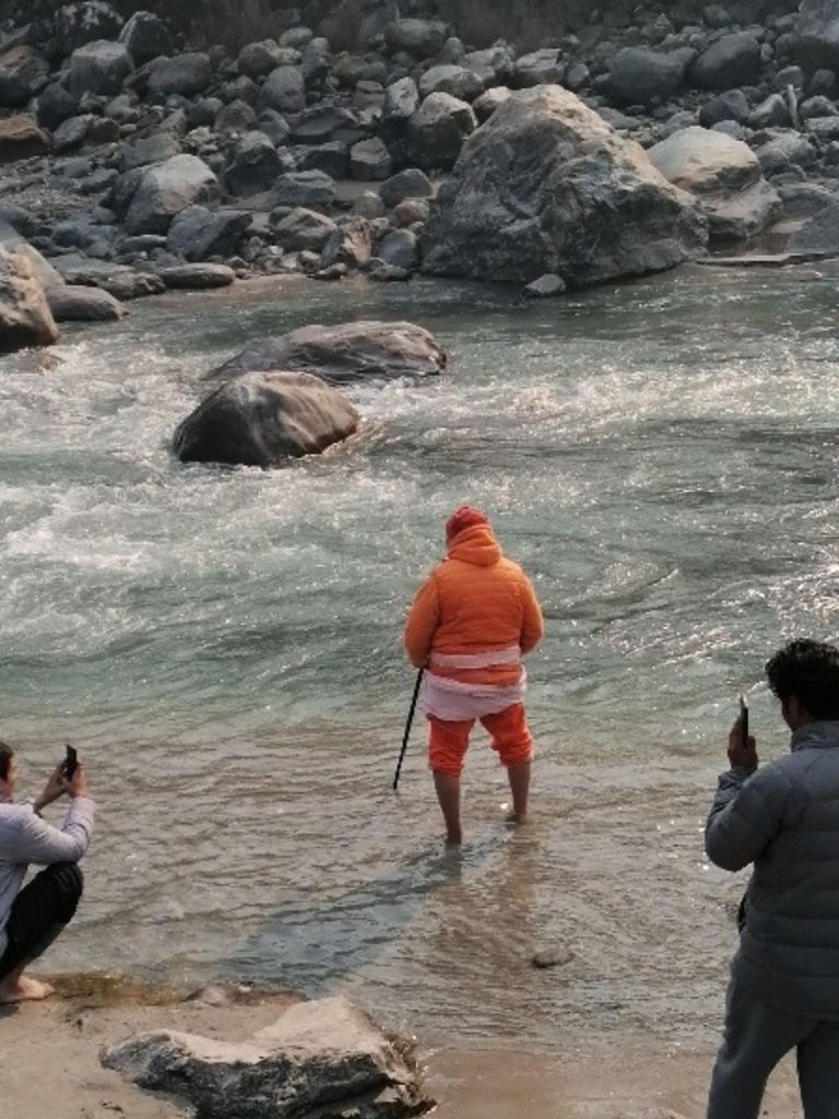 Fürdőzés a Gangeszben