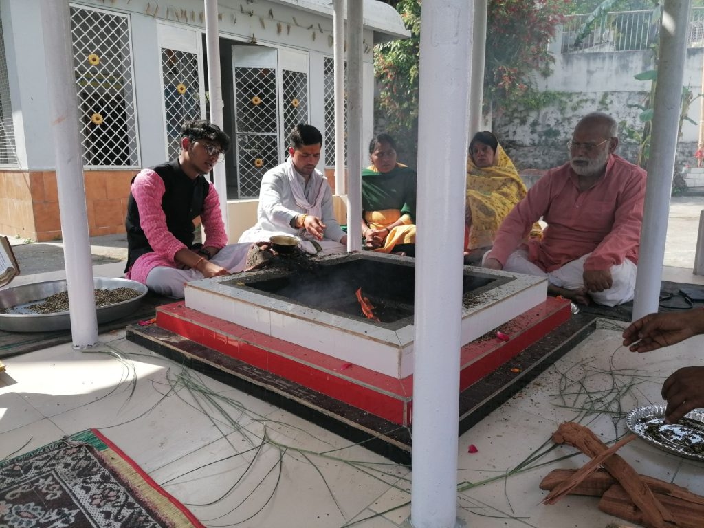 Papok és mecénások a tűzszertartáson