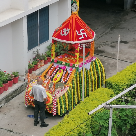 Napló indiai elvonulásomról 22. Guru púrnimá